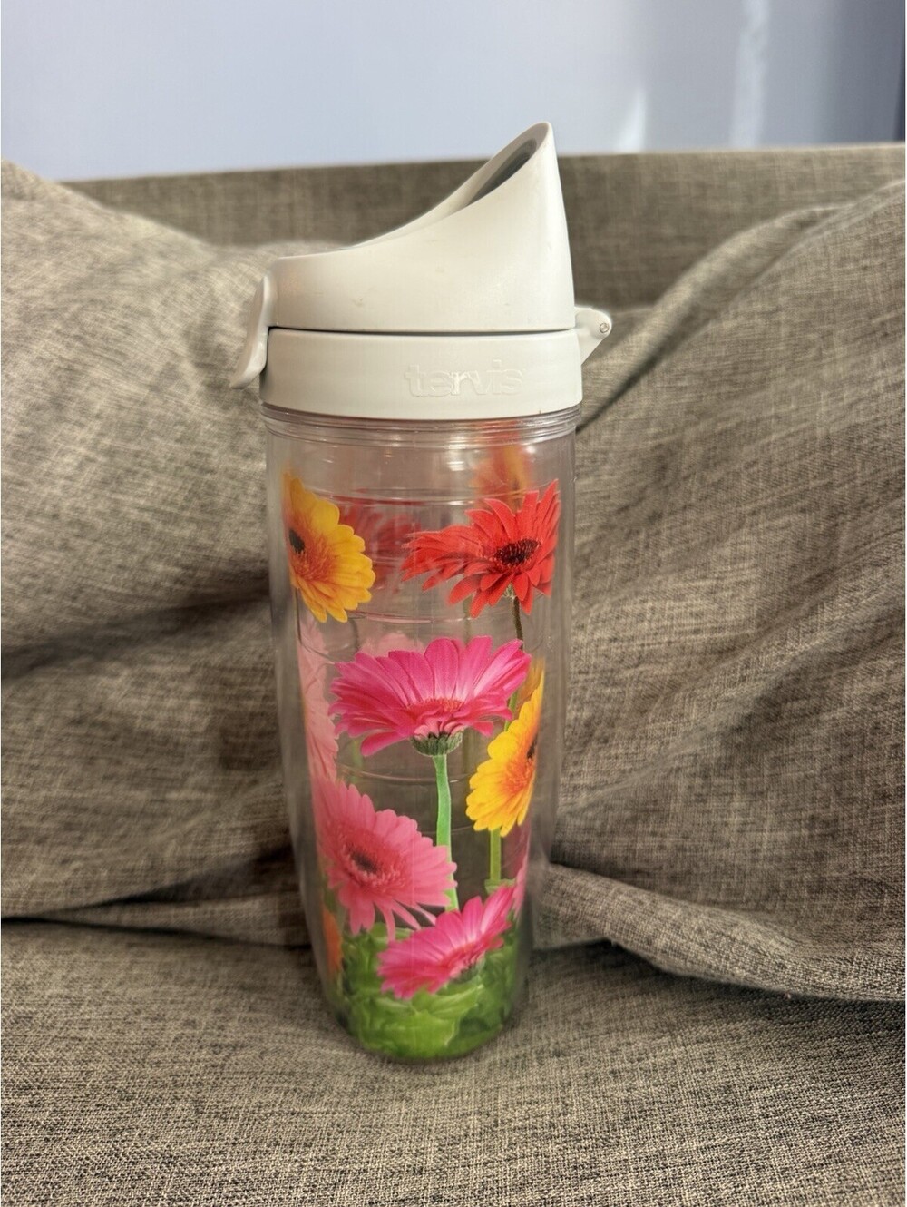 Tervis Gerbera Daisies Water Bottle 24oz Pink Red Floral Flip Top Lid